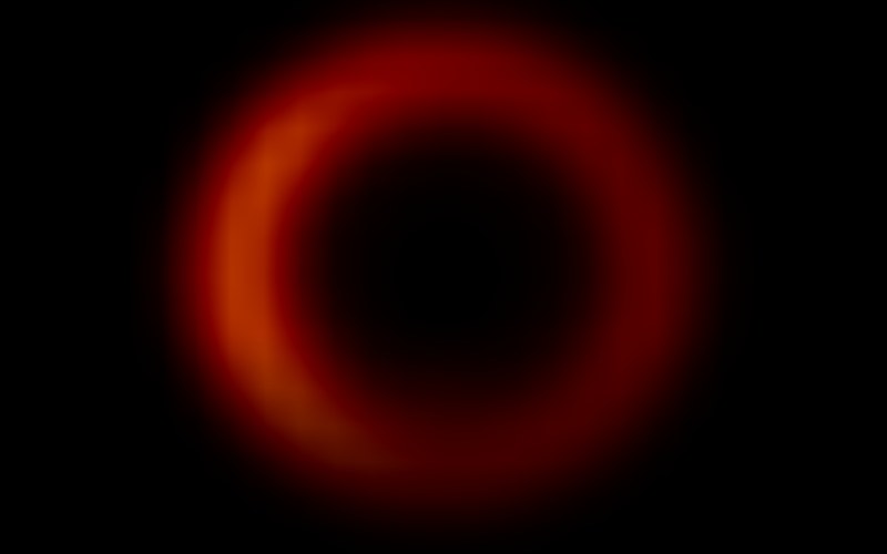 The same rendering blurred to EHT resolution, showing a crescent